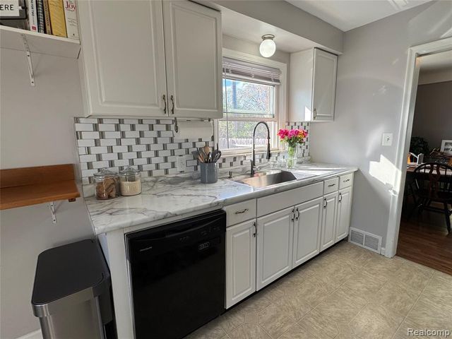 19156 Ash Avenue, Eastpointe, MI 48021