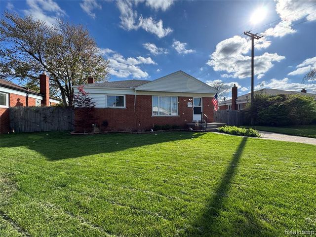 19156 Ash Avenue, Eastpointe, MI 48021