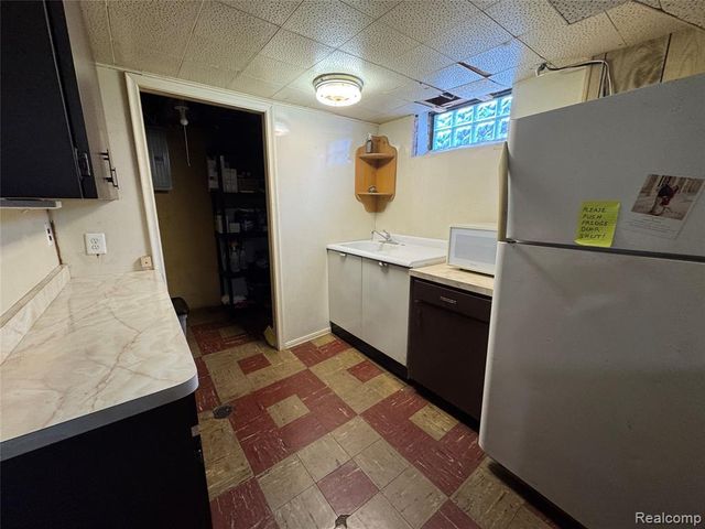 19156 Ash Avenue, Eastpointe, MI 48021