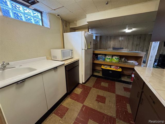 19156 Ash Avenue, Eastpointe, MI 48021