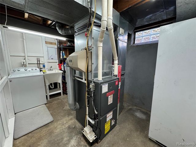 19156 Ash Avenue, Eastpointe, MI 48021