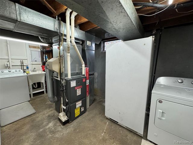 19156 Ash Avenue, Eastpointe, MI 48021