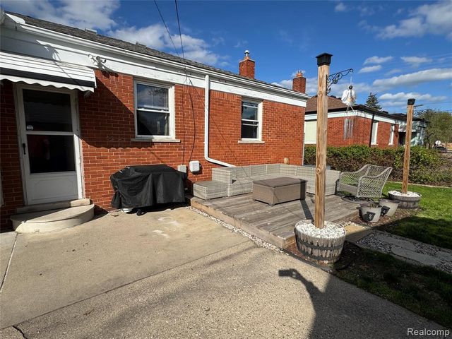 19156 Ash Avenue, Eastpointe, MI 48021