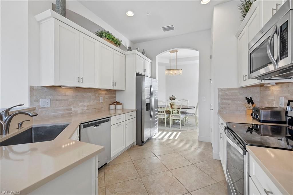 10251 Glastonbury CIR 201, FORT MYERS, FL 33913 — photo 4