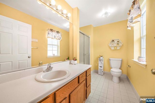 4-2 Vernon Court, Waldwick, NJ 07463