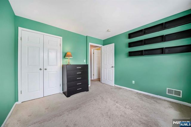 4-2 Vernon Court, Waldwick, NJ 07463