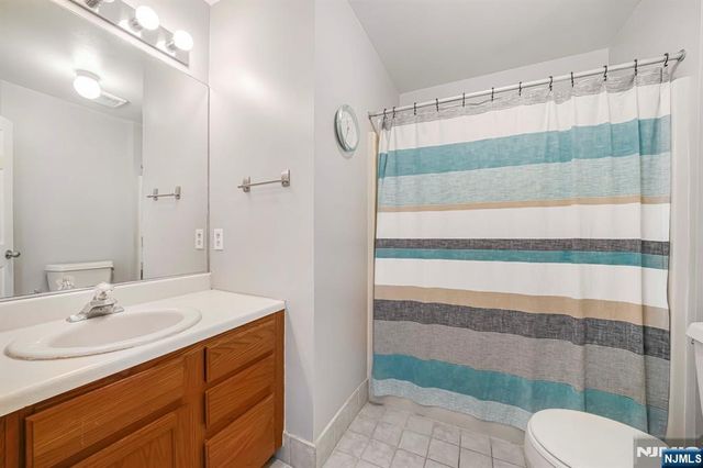 4-2 Vernon Court, Waldwick, NJ 07463