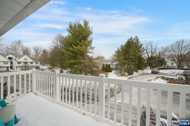 4-2 Vernon Court, Waldwick, NJ 07463