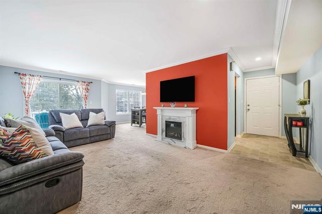 4-2 Vernon Court, Waldwick, NJ 07463