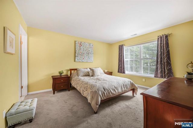 4-2 Vernon Court, Waldwick, NJ 07463