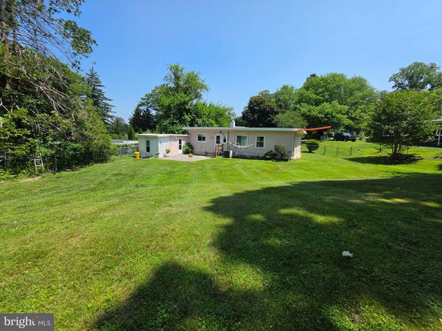 8202 GLADSTONE RD, Glenside, PA 19038