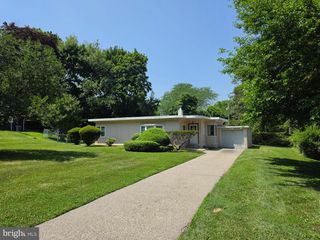 8202 GLADSTONE RD, Glenside, PA 19038