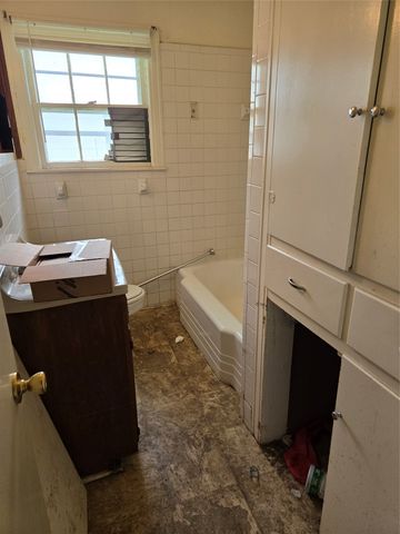 1806 N Culberson Street, Gainesville, TX 76240
