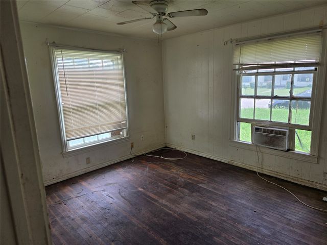 1806 N Culberson Street, Gainesville, TX 76240