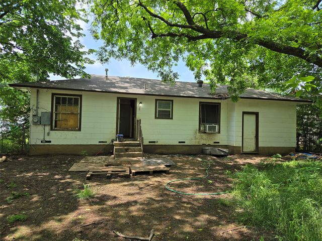 1806 N Culberson Street, Gainesville, TX 76240
