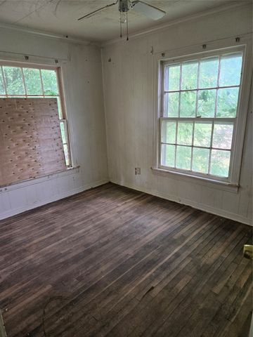 1806 N Culberson Street, Gainesville, TX 76240