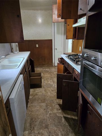1806 N Culberson Street, Gainesville, TX 76240