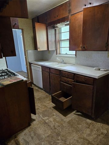 1806 N Culberson Street, Gainesville, TX 76240