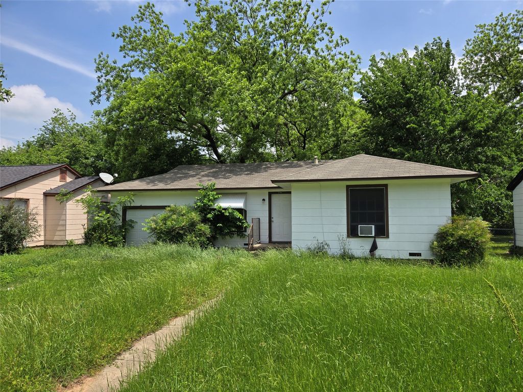 1806 N Culberson Street, Gainesville, TX 76240