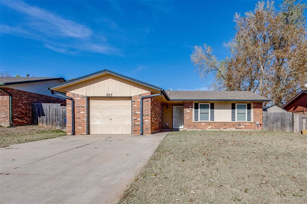 625 W Carson Drive, Mustang, OK 73064