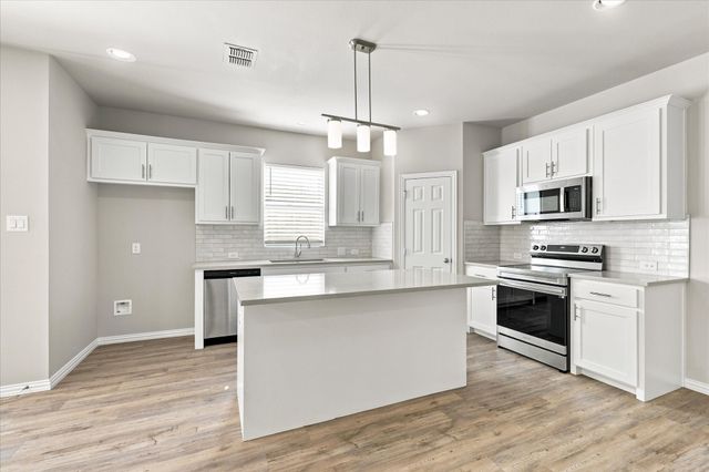 216 Wayside Court, Bedford, TX 76021