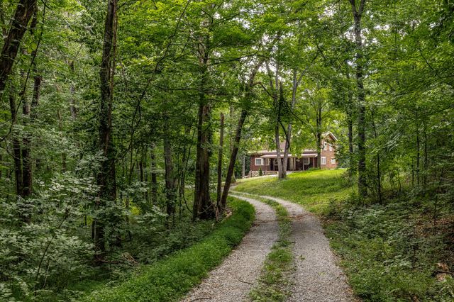 2076 Martins Chapel Church Rd, Springfield, TN 37172