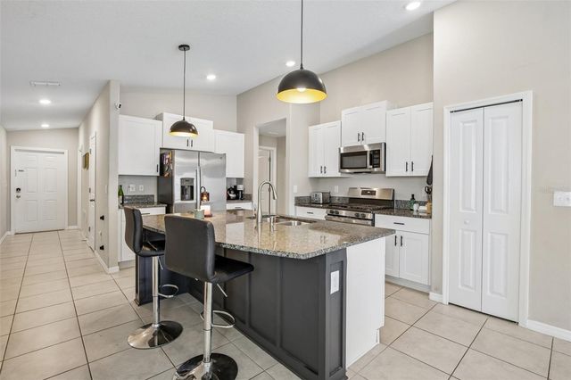 9415 LEMON DROP LOOP, Sun City Center, FL 33573
