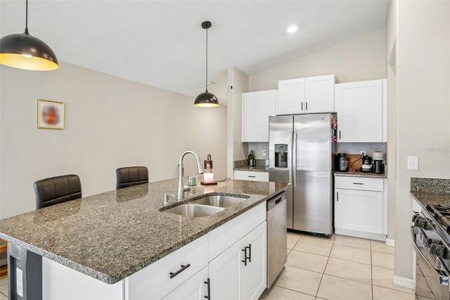 9415 LEMON DROP LOOP, Sun City Center, FL 33573
