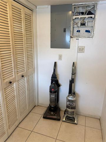 4933 NW 42nd St, Lauderdale Lakes, FL 33319