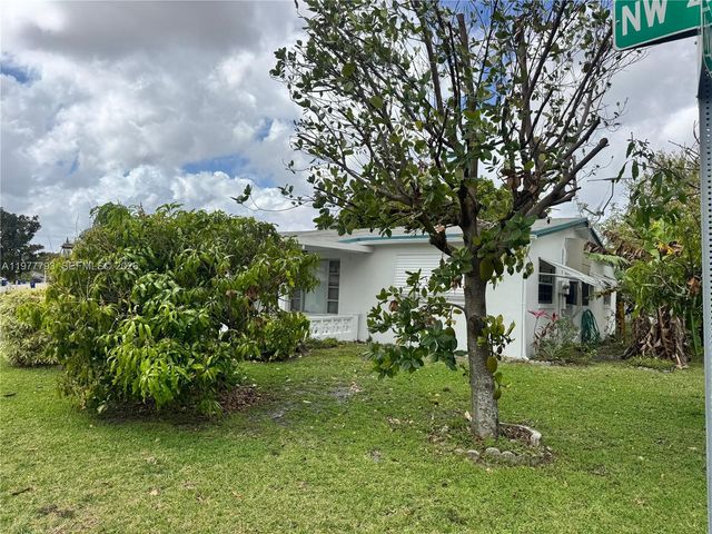 4933 NW 42nd St, Lauderdale Lakes, FL 33319