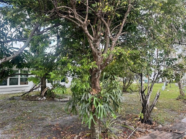 4933 NW 42nd St, Lauderdale Lakes, FL 33319