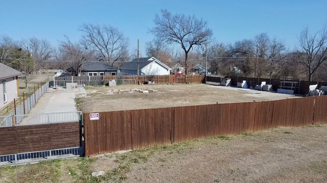 426 Sabine Avenue, Cleburne, TX 76031