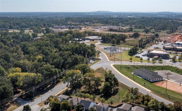 3714 W Cherokee Street, Rogers, AR 72758