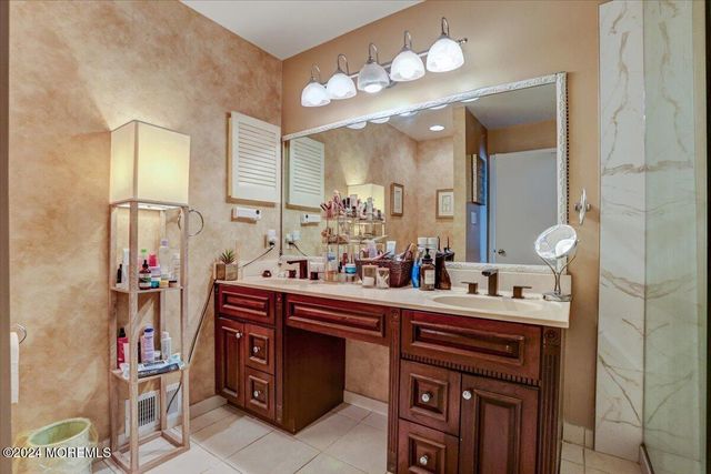 125 Bedford Place, Morganville, NJ 07751