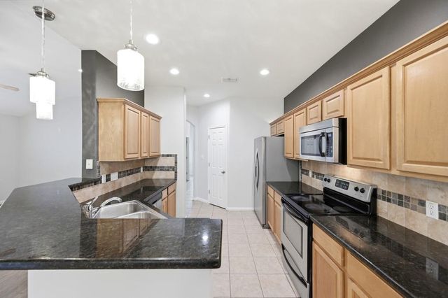 7 Caliche CT, Wimberley, TX 78676