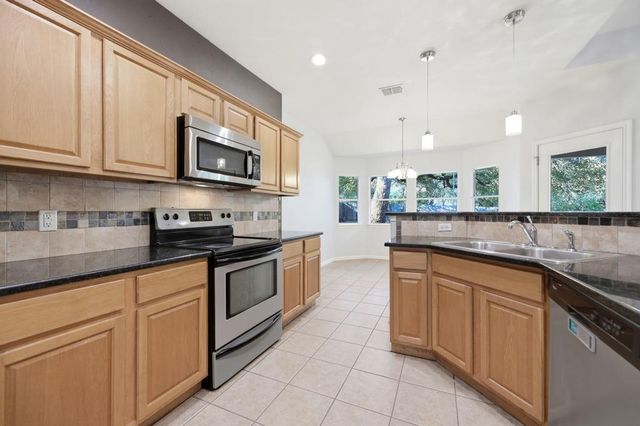 7 Caliche CT, Wimberley, TX 78676