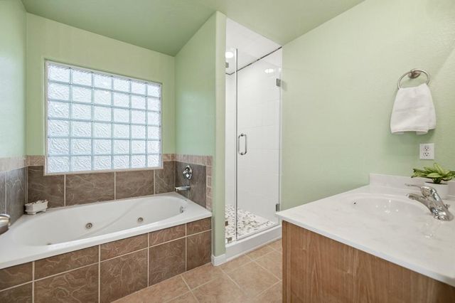 7 Caliche CT, Wimberley, TX 78676