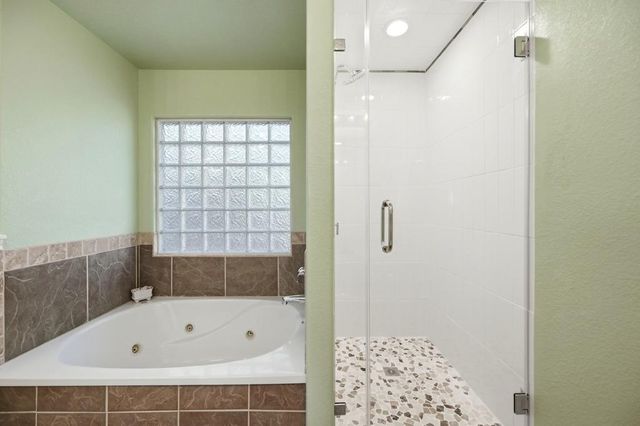 7 Caliche CT, Wimberley, TX 78676