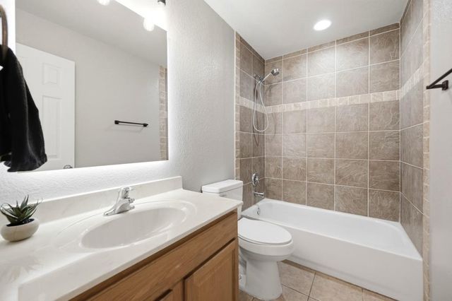 7 Caliche CT, Wimberley, TX 78676