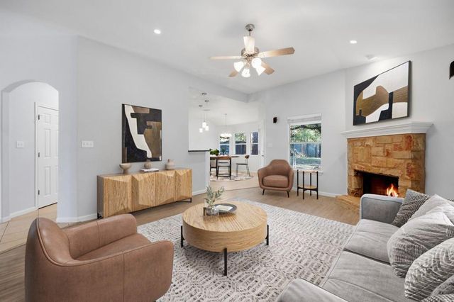 7 Caliche CT, Wimberley, TX 78676
