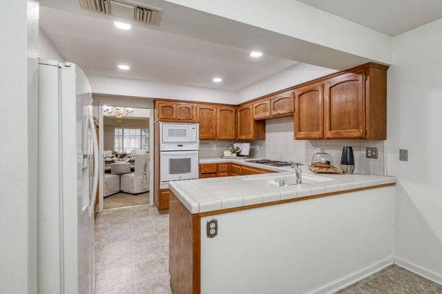 2808 W Downing Court W, Fresno, CA 93711