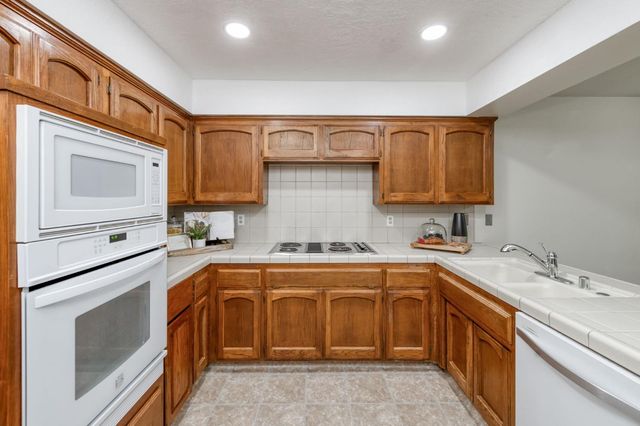 2808 W Downing Court W, Fresno, CA 93711