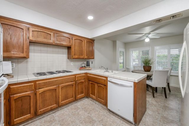 2808 W Downing Court W, Fresno, CA 93711