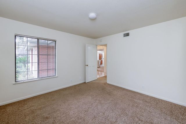 2808 W Downing Court W, Fresno, CA 93711