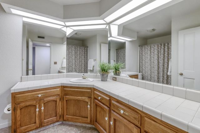 2808 W Downing Court W, Fresno, CA 93711