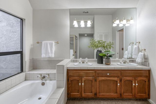 2808 W Downing Court W, Fresno, CA 93711