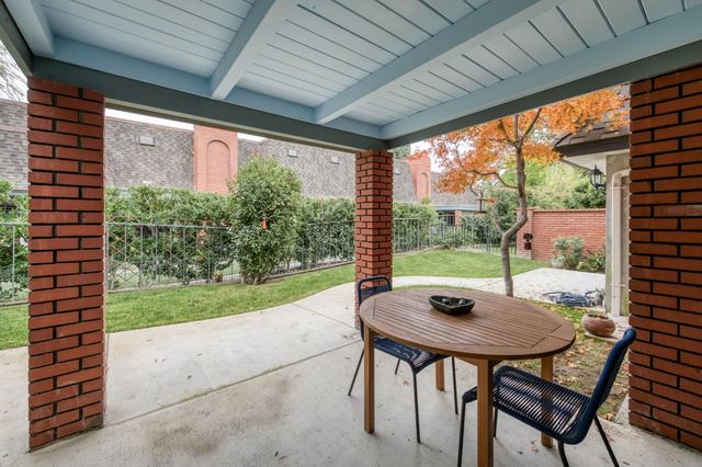 2808 W Downing Court W, Fresno, CA 93711