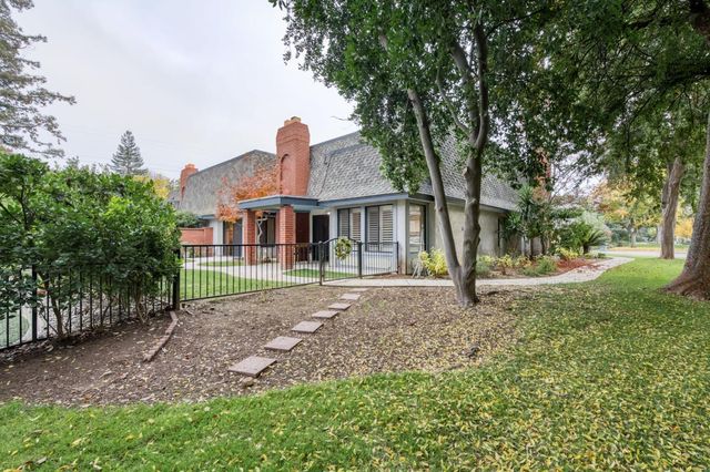 2808 W Downing Court W, Fresno, CA 93711