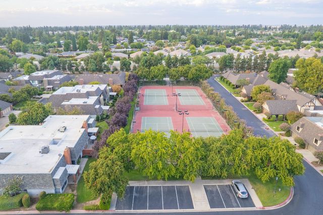 2808 W Downing Court W, Fresno, CA 93711