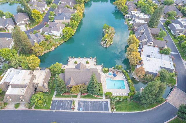 2808 W Downing Court W, Fresno, CA 93711